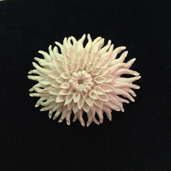 Vintage earrings & broach set - Picture 1 of 3